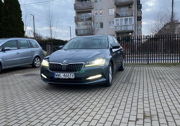 Skoda Superb cena 72900 przebieg: 208500, rok produkcji 2020 z Wołomin małe 154